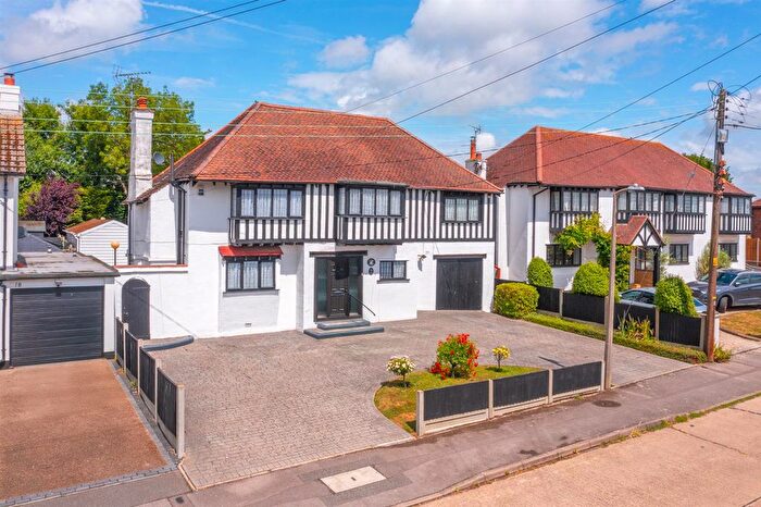 4 Bedroom Detached House For Sale In Tudor Way, Hockley, SS5