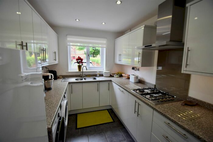 2 Bedroom Detached Bungalow To Rent In Beech Avenue, Cale Green, Stockport, SK3