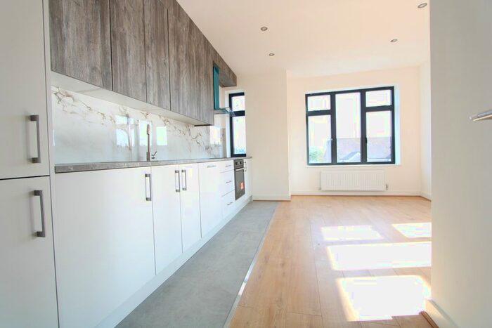 1 Bedroom Flat To Rent In Julien Road, Coulsdon, CR5