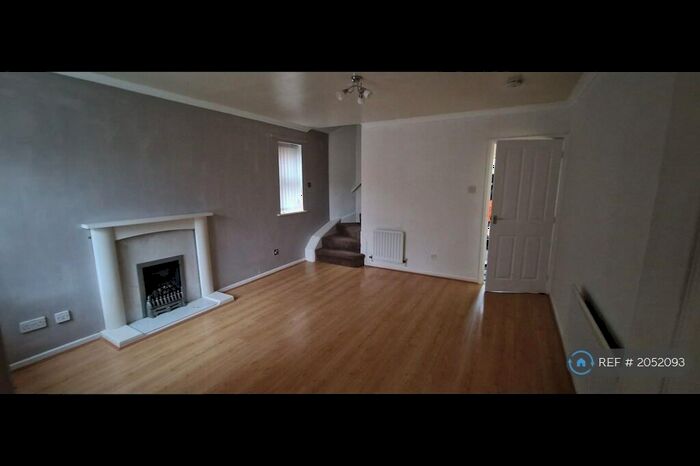 2 Bedroom Semi-Detached House To Rent In Sandpiper Drive, Hull, HU4