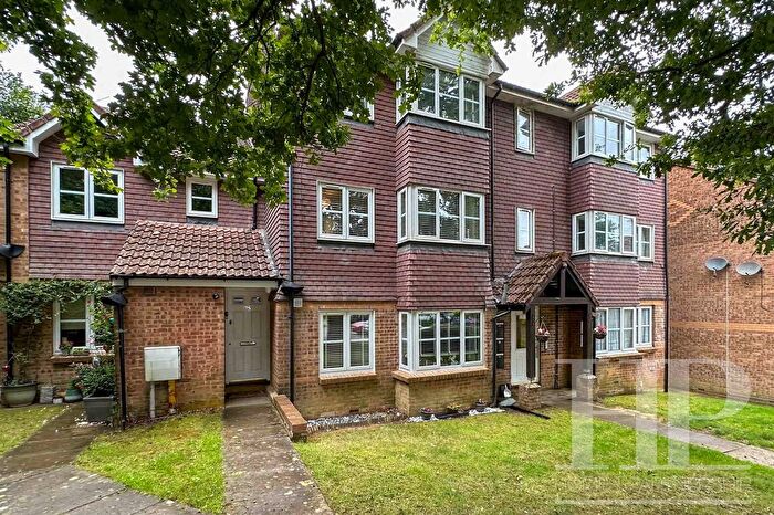 2 Bedroom Flat For Sale In Bolton Road, Maidenbower, RH10