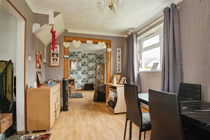 3 Bedroom Semi-Detached House For Sale In Willow Street, Pontypridd, CF37