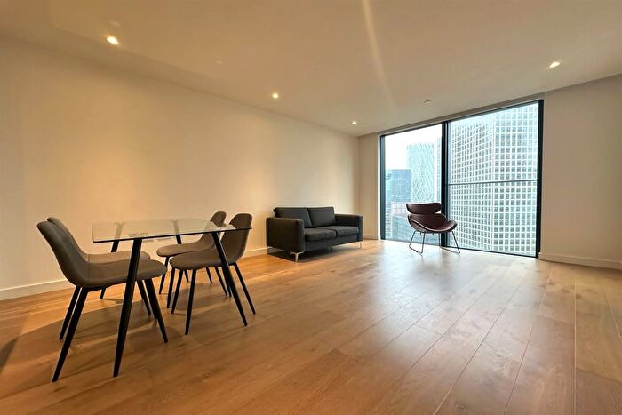 1 Bedroom Flat To Rent In Hampton Tower, Marsh Wall, Canary Wharf, London, E14