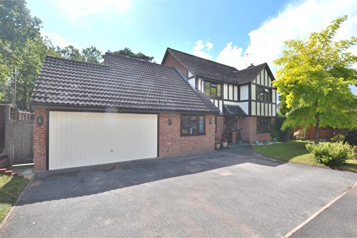 5 Bedroom Detached House For Sale In Hawkins Way, Fleet, GU52