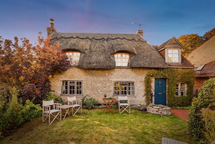 2 Bedroom Detached House For Sale In The Green North, Warborough, Wallingford, OX10