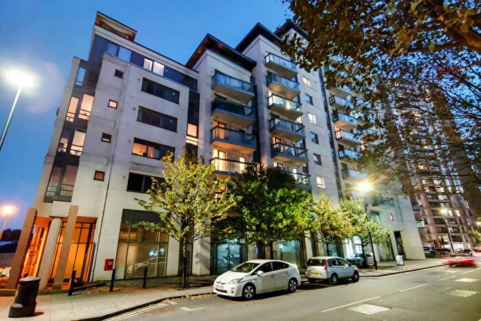 1 Bedroom Flat To Rent In City Tower, Canary Wharf, London, E14