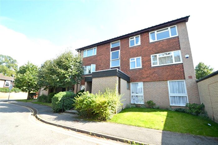 2 Bedroom Flat To Rent In Anselm Close, Croydon, Surrey, CR0