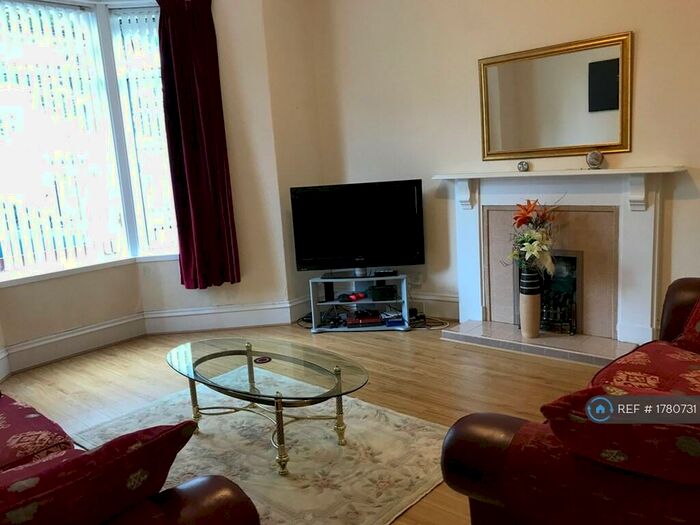 2 Bedroom Flat To Rent In Whitehall Place, Aberdeen, AB25