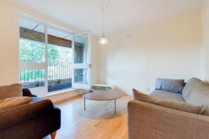 1 Bedroom Flat To Rent In Isis House, Oval Way, London, SE11