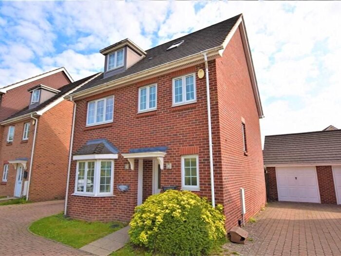 4 Bedroom Detached House For Sale In Woodland Walk, Aldershot, GU12