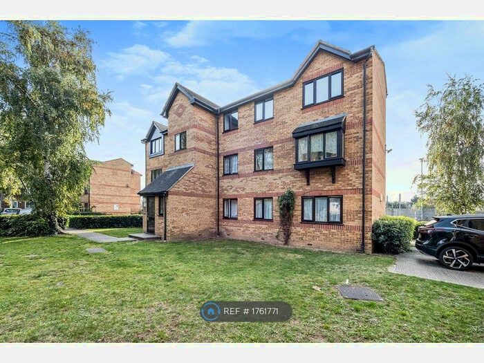2 Bedroom Flat To Rent In Greenslade Road, Barking, IG11