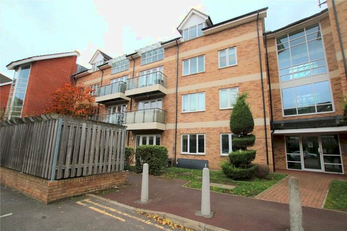 2 Bedroom Apartment To Rent In Branagh Court, Reading, Berkshire, RG30