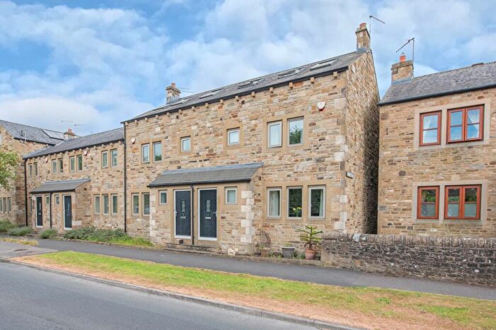 3 Bedroom Town House To Rent In Crowgarth, Gargrave, North Yorkshire, BD23