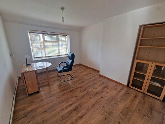 1 Bedroom Maisonette To Rent In Oxlow Lane, Dagenham, London, RM10
