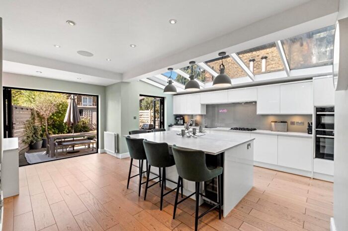 4 Bedroom Terraced House For Sale In Scholars Road, London, SW12