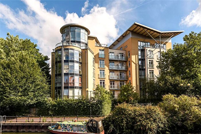 2 Bedroom Apartment To Rent In The Meridian, Kenavon Drive, Reading, Berkshire, RG1