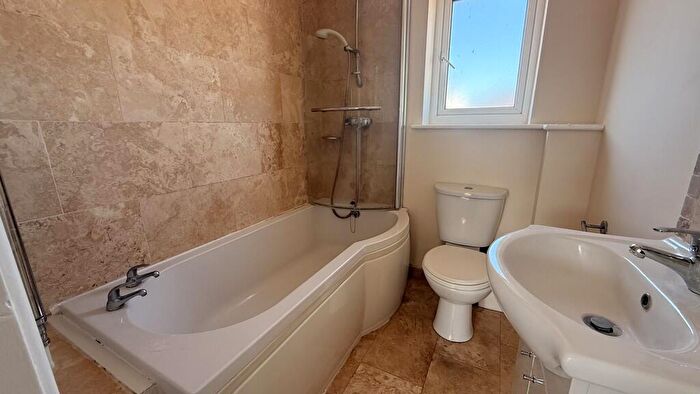 2 Bedroom Apartment To Rent In Sandbay, BS22