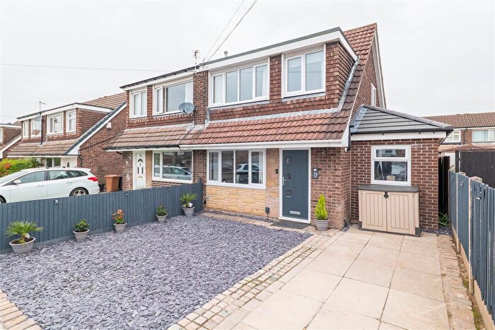 4 Bedroom Semi-Detached House For Sale In Hunters Road, Leyland, PR25