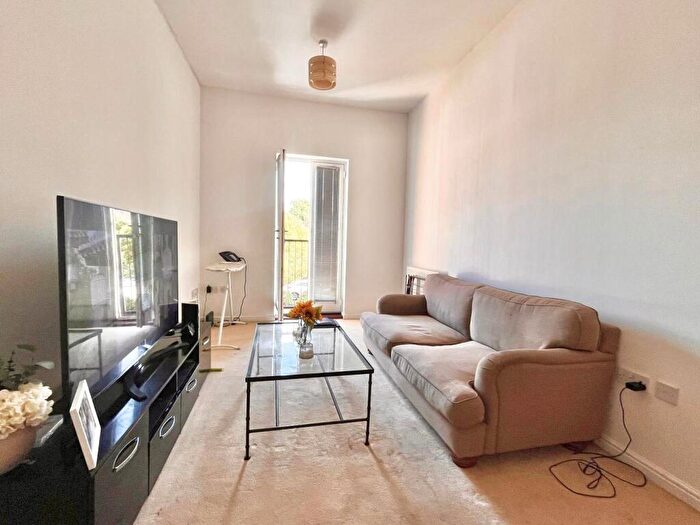 2 Bedroom Flat To Rent In Circular Road South, Colchester, CO2