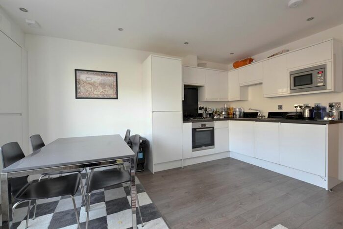 1 Bedroom Flat To Rent In High Street, Witney, OX28