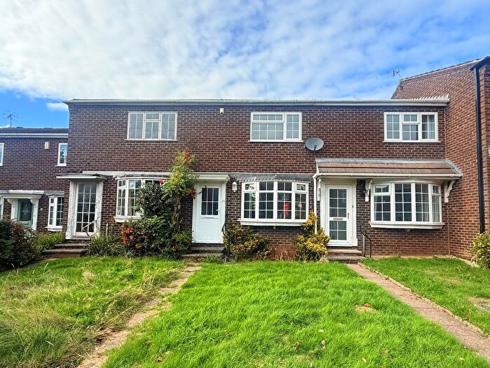 2 Bedroom Town House To Rent In Holkham Close, Nottingham, NG5