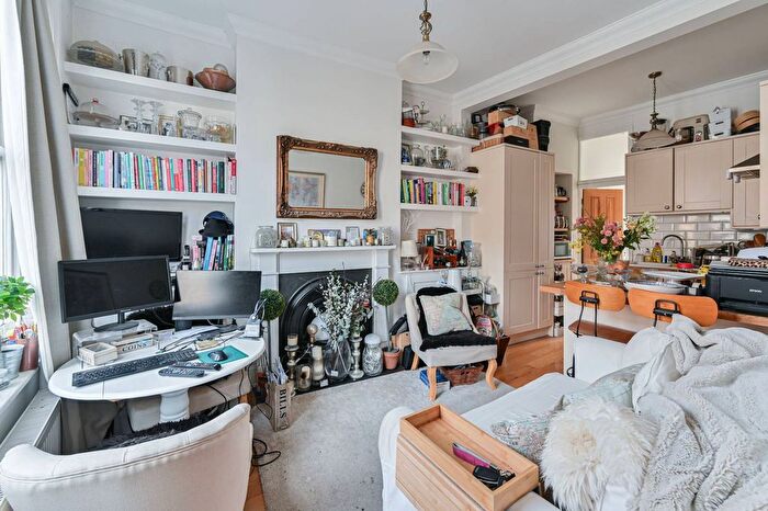 1 Bedroom Flat For Sale In Tremadoc Road, Clapham High Street, London, SW4