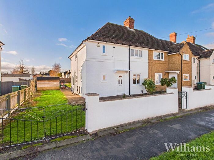 3 Bedroom House To Rent In Prebendal Avenue, Aylesbury, HP21