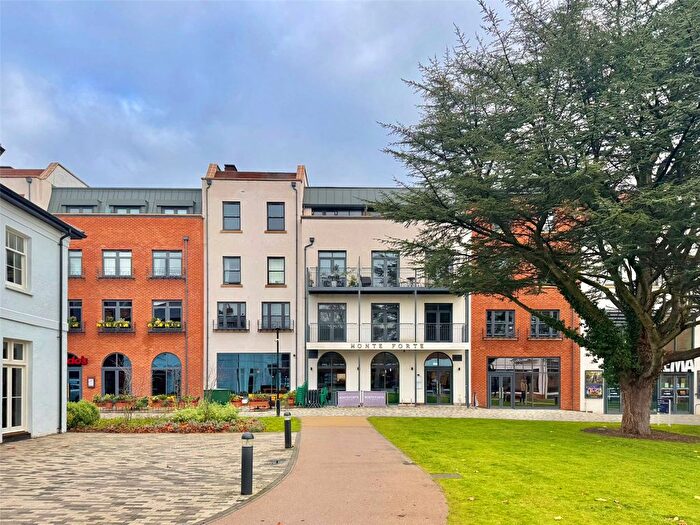 2 Bedroom Flat To Rent In Threadneedle Road, Farnham, Surrey, GU9