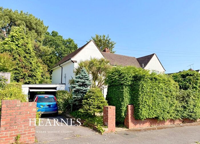 3 Bedroom Semi-Detached House For Sale In Kenyon Road, Oakdale, Poole, BH15