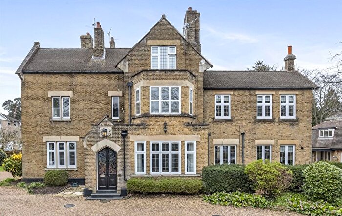 3 Bedroom Flat For Sale In Oatlands Avenue, Weybridge, Surrey, KT13