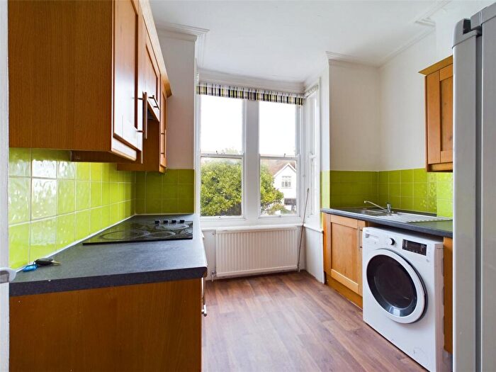 2 Bedroom Apartment To Rent In Langdale Gardens, Hove, BN3