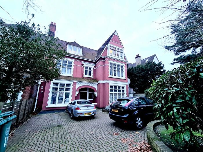 Flat To Rent In Hornsey Lane, Highgate, N6
