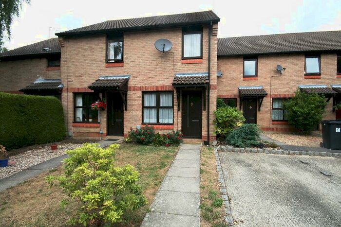 2 Bedroom Terraced House To Rent In Woking, Surrey, GU21