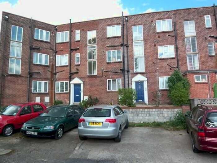 1 Bedroom Flat To Rent In Thorn Lane, Oakwood, Leeds LS8