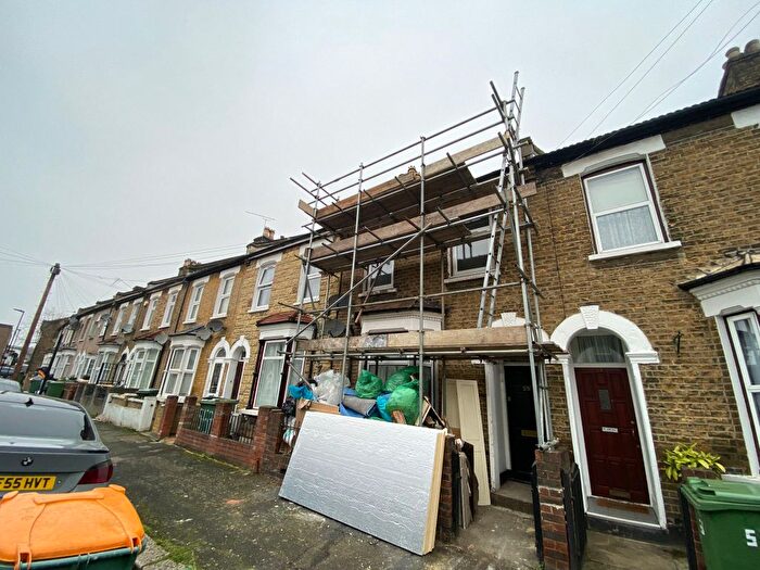 2 Bedroom Flat To Rent In Braemar Road, London, E13