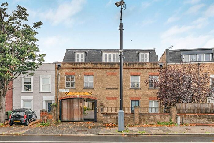 3 Bedroom Flat For Sale In Wandsworth Road, South Lambeth, SW8