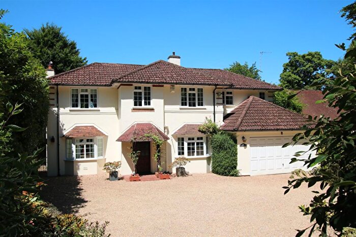 4 Bedroom Detached House For Sale In Hawks Hill, Fetcham, KT22