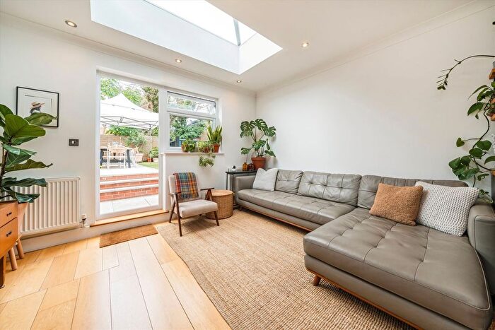 2 Bedroom Flat For Sale In St Andrews Road, Acton, W3