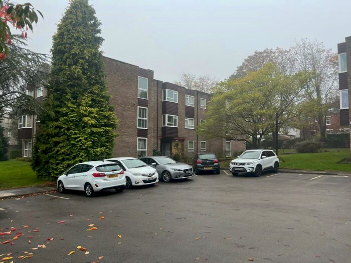 2 Bedroom Apartment To Rent In Park Villa Court, Leeds, LS8