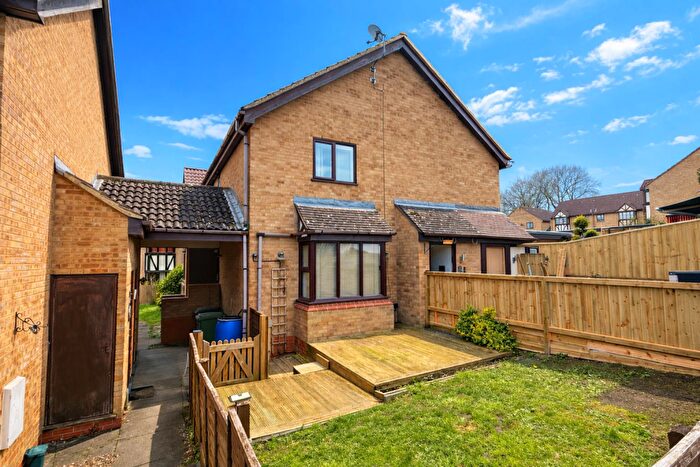 2 Bedroom House For Sale In The Pastures, Fields End, Hemel Hempstead, HP1