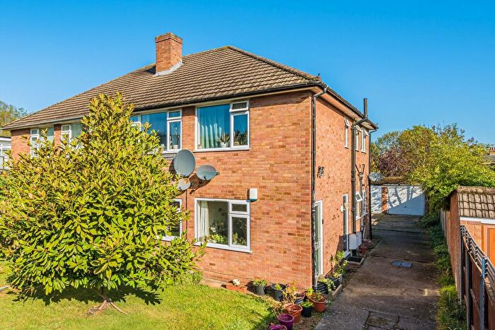 2 Bedroom Maisonette For Sale In Templar Place, Hampton, TW12