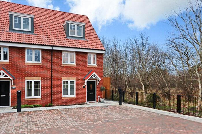 3 Bedroom Semi-Detached House For Sale In Argus Gardens, Ryton, Tyne And Wear, NE40