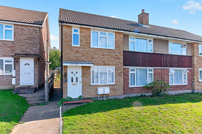 2 Bedroom Maisonette For Sale In Boundary Road, Upminster, RM14