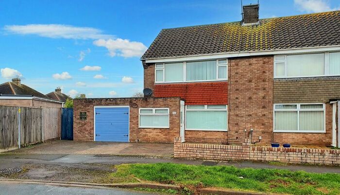 3 Bedroom Semi-Detached House To Rent In Hunters Grove, Swindon, Wiltshire, SN2