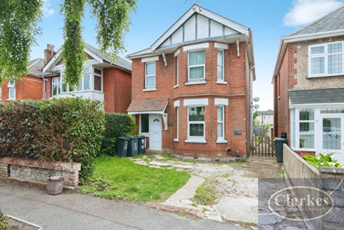2 Bedroom Flat For Sale In First Floor Flat, Edgehill Road, BH9