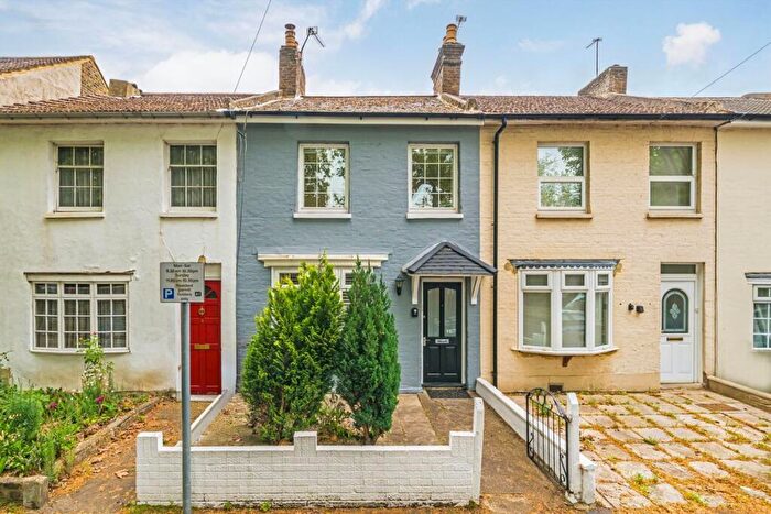 3 Bedroom House For Sale In Fairfield East, Kingston Upon Thames, KT1