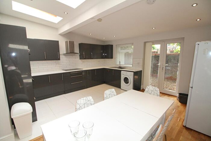 6 Bedroom Terraced House To Rent In Cromwell Street, Nottingham, NG7