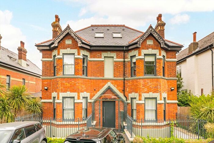 2 Bedroom Flat For Sale In Chinbrook Road, London, SE12
