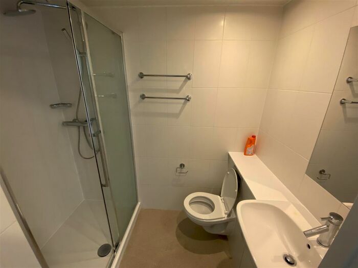 Studio To Rent In Furnished Studio Apartment At Cardinal Court, Scholes