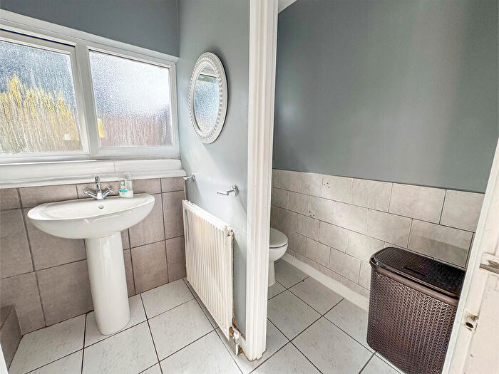 1 Bedroom Flat For Sale In Central Avenue, Southend-on-Sea, SS2